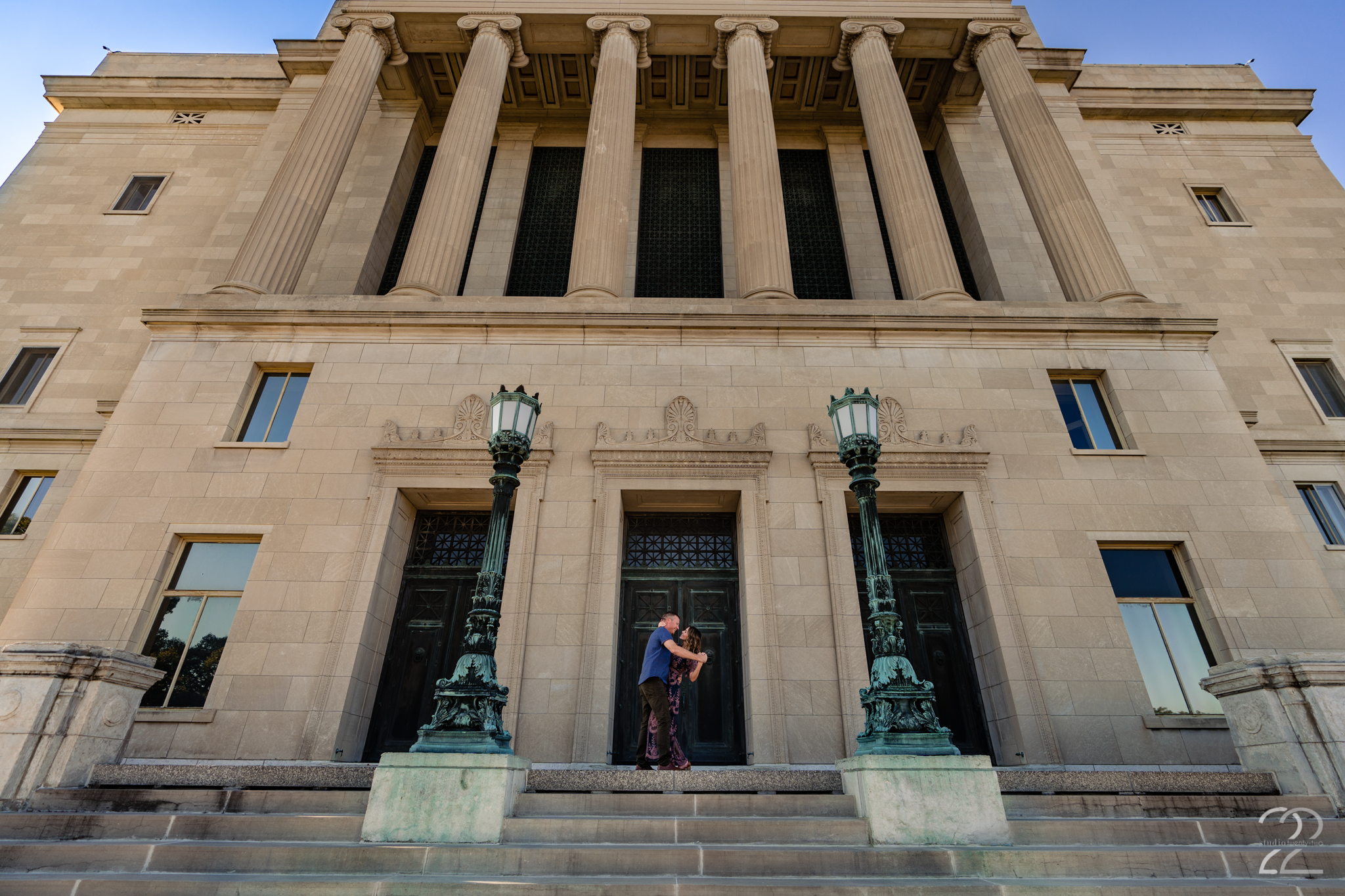  When deciding on a look for your engagement photos it is important to choose locations that match your style. That could be a meadow, a forest, or some amazing architecture. Lance and Rachel brought their ‘A’ game at the Dayton Art Institute. 